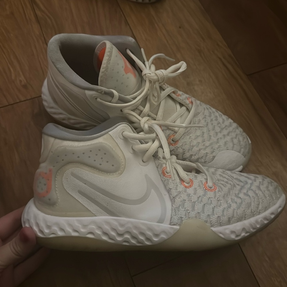 Kevin Durant basketball sneakers. Men’s size 8